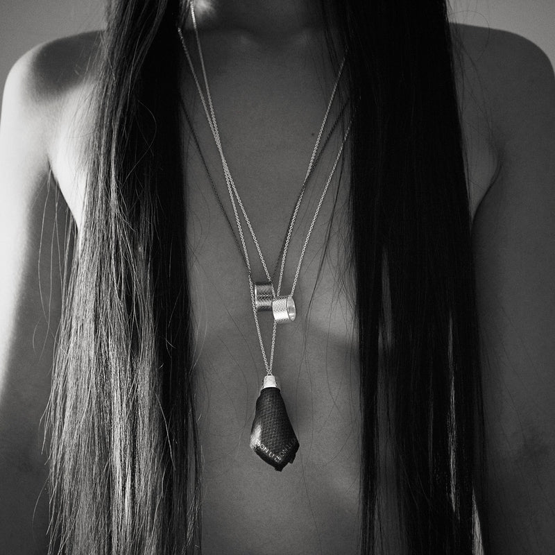 WIRE RING NECKLACE