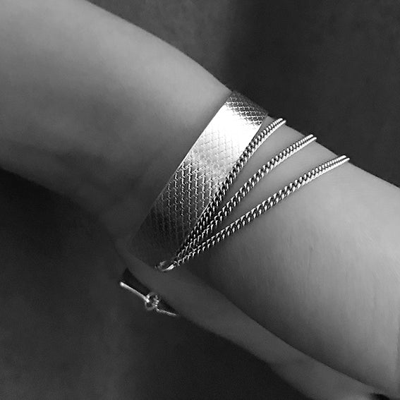 Wire chain cuff gold