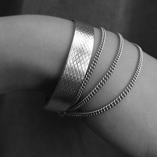 WIRE CHAIN CUFF